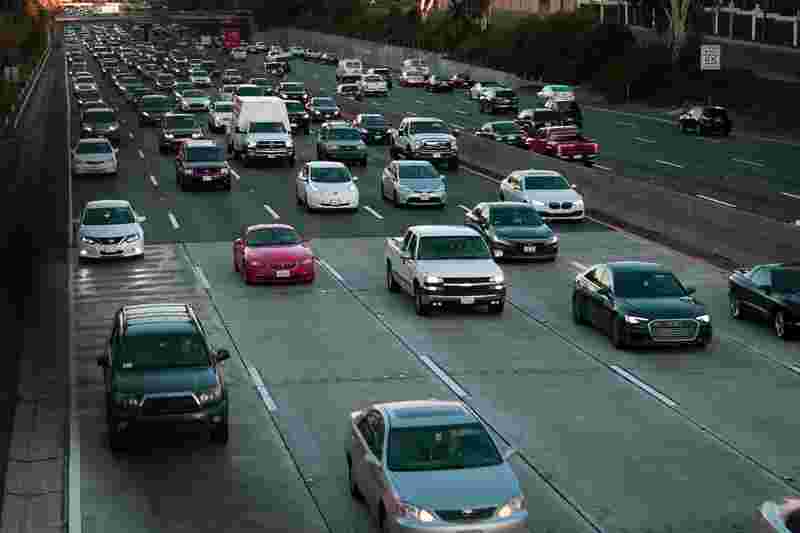 Victims Hurt in Multi-Vehicle Wreck on I-84 at Marion Ave