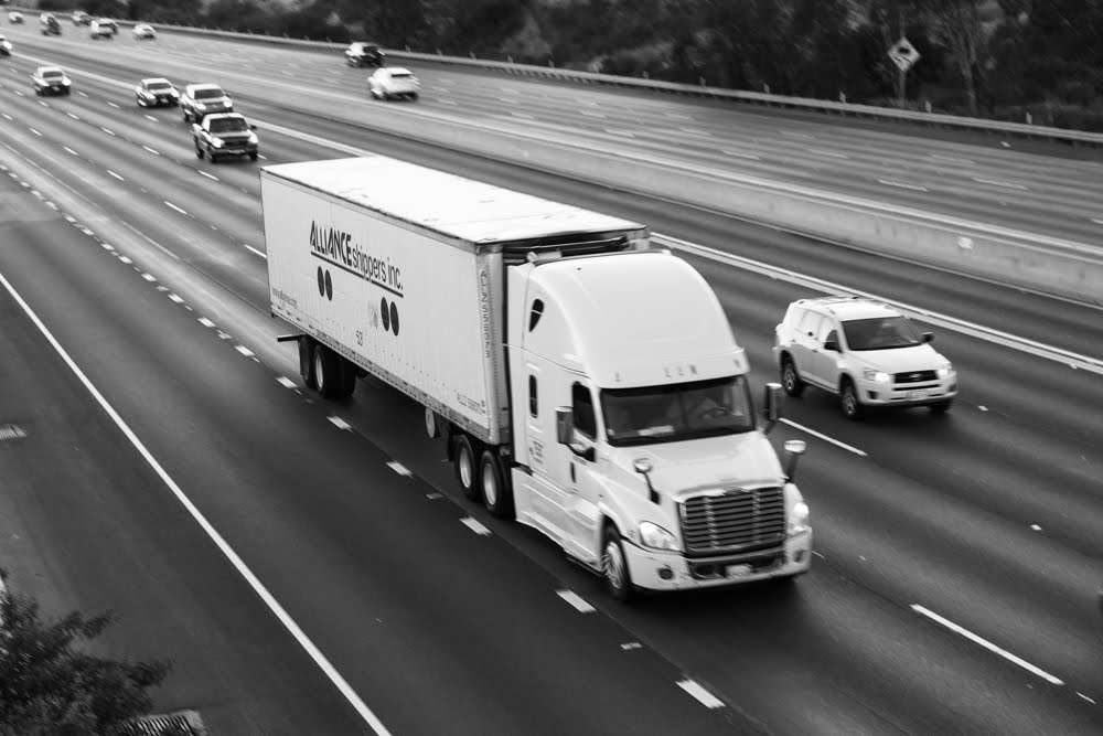 Tractor-Trailer Wreck on I-95 at Woodward Ave Ends in Injuries